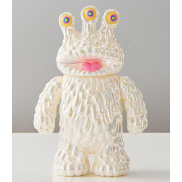 TAKUMA Sofubi 23cm pearl white